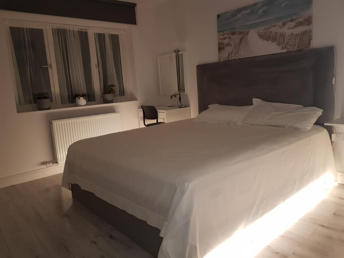 Barnoaks House - Private Room Ensuite Bathroom Homestay ดับลิน ภายนอก รูปภาพ